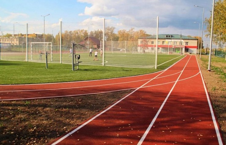 Реконструкция школьных спортивных площадок продолжается